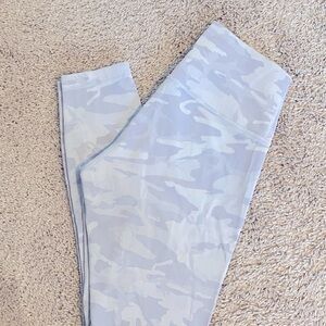 Lululemon Wunder HR Under 25"  Luxtreme Incognito Camo Jacquard Alpine White 8